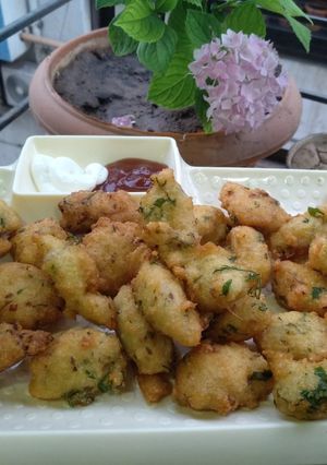 A picture of Moong-Urad dal bhajiya.
