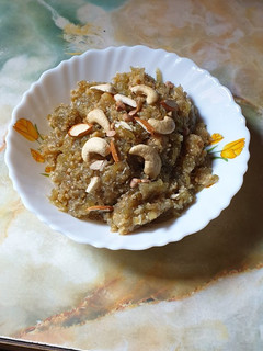 लौकी का हलवा(lauki ka halwa recipe in hindi) रेसिपी मुख्य फोटो