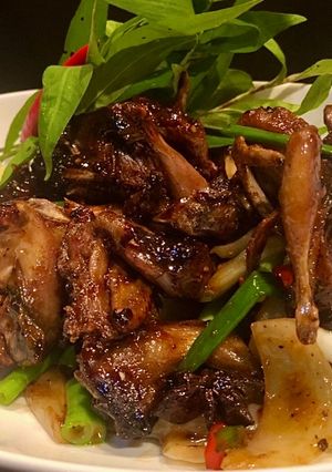 Hình của món Chim cút rôti.