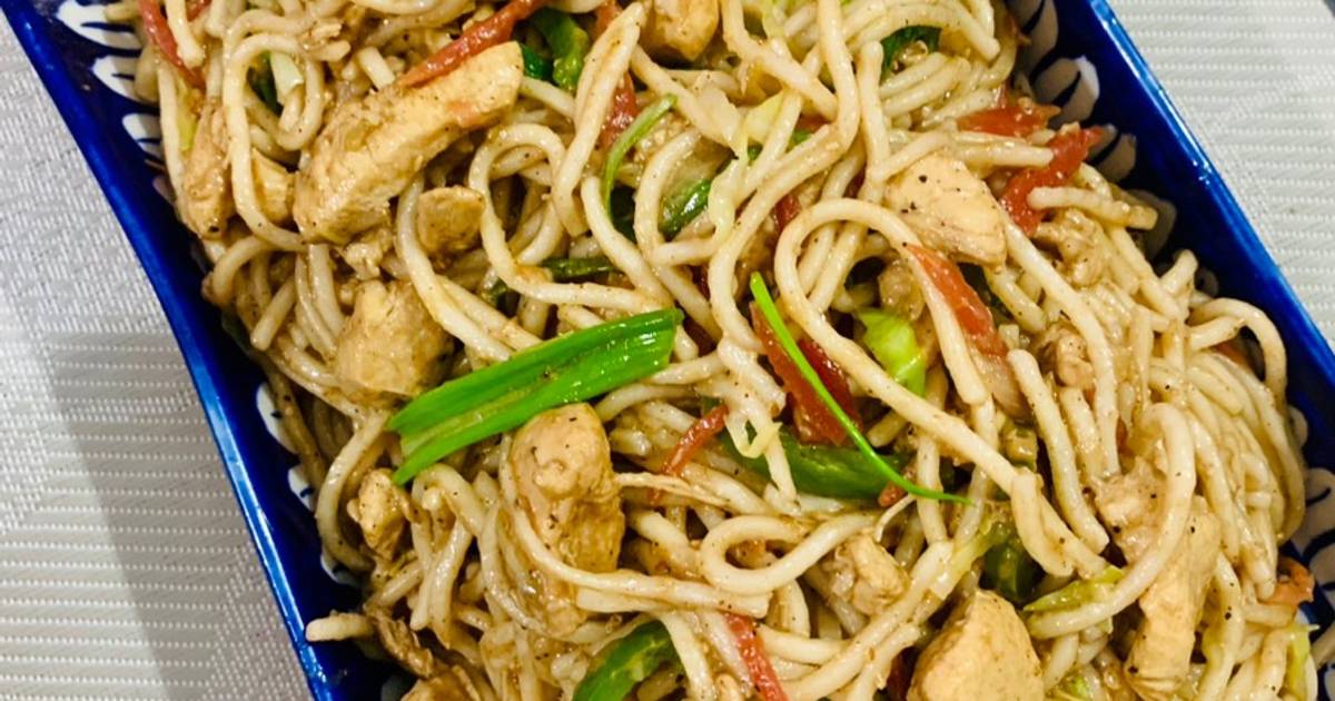 Chinese style Chicken Egg noodles Recipe by Sarosh Zeeshan - Cookpad