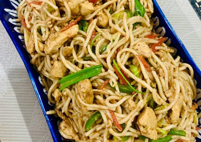 Chinese style Chicken Egg noodles Recipe by Sarosh Zeeshan - Cookpad