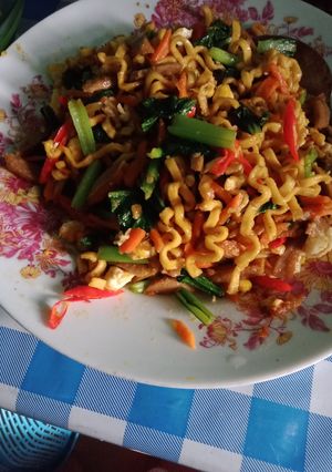 Foto resep Mie goreng ada apa nya 😆