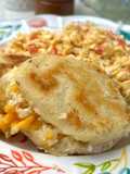 Huevos Pericos con arepa migada