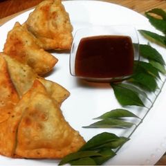A picture of Punjabi Samosa.