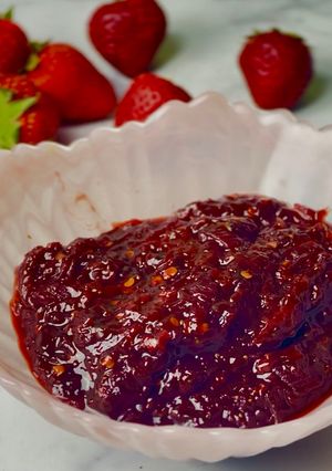 A picture of Strawberry - Onion - Ginger-Pomegranate Relish 🍓🧅🫚.
