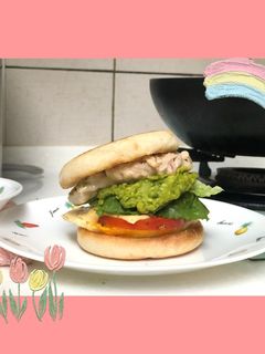 嫩雞胸酪梨馬芬堡 健康營養高顏值簡單早餐 的食譜成品照片
