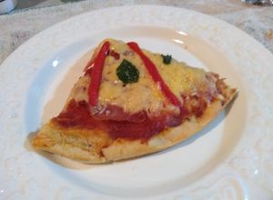 Una foto de Pizza de jamón crudo y queso pategrás
