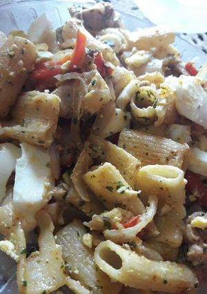 Una foto de Salteado rápido y riquísimo de pollo, verduras y fideos👌🖒