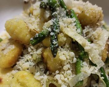 Easy Recipe Ovenroasted Gnocchi with Asparagus and Leek Savory Delicious