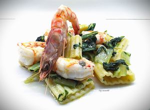 Foto di Mezzi paccheri ondulati con mazzancolle nostrane e catalogna