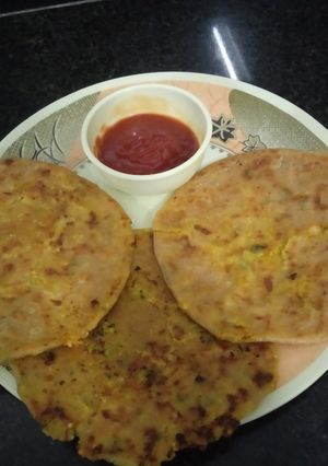 બટાકા પરાઠા(bataka parotha recipe in gujarati) રેસીપી મુખ્ય ફોટો