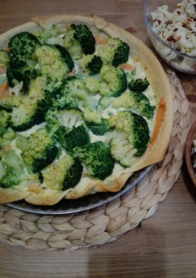 Una foto de Quiche de salmón y brócoli