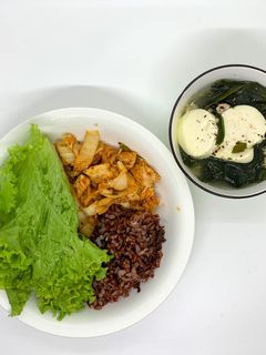 Hình của món Giảm cân - eat clean - d2: Gà xào kim chi + Canh rong biển (301calo).