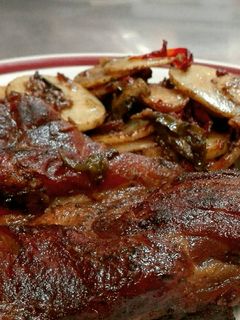 Una foto de Costillas a la cerveza y vino tinto