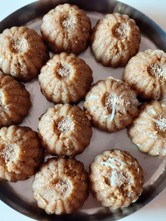 ચુરમા નાં લાડુ(ladu recipe in gujarati) રેસીપી મુખ્ય ફોટો