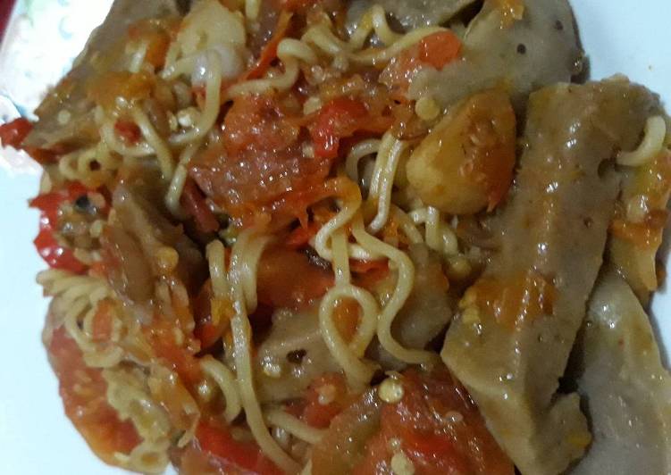 How to Cook Yummy Mie pedes mampus pake bakso ala aku