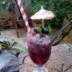 A picture of Grapes black grapes Mojito.