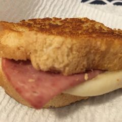 A picture of Toast sandwich.