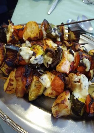 Una foto de Borochette de verduras pollo