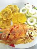 Mojarra frita con patacones