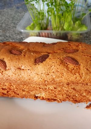 Una foto de • Budín de peras y almendras 🍐 •