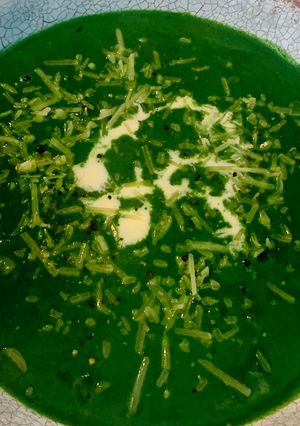 ইন্ডিয়ান পাস্তা উইথ্ স্পিনাচ সুপ (Indian Pasta with spinach soup recipe in Bengali) রেসিপির প্রধান ছবি