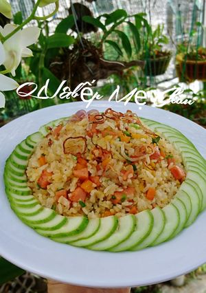 Hình của món Cơm chiên xúc xích trứng muối.