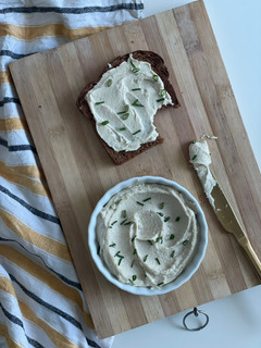 Una foto de Queso crema de nuez de la india