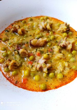 Foto di Zuppa di Orzo e Farro con Piselli e Seppioline