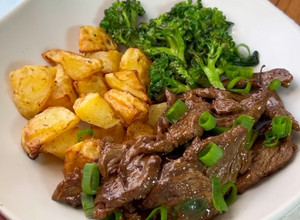 Foto de Carne de Panela com Batata e Brócolos na Air fryer