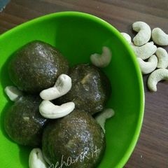 A picture of Jaggery bajra ladoo.