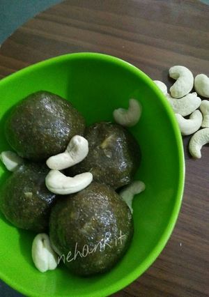 A picture of Jaggery bajra ladoo.