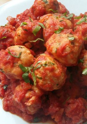 A picture of Vickys Chicken Meatballs in Tomato Sauce, GF DF EF SF NF.