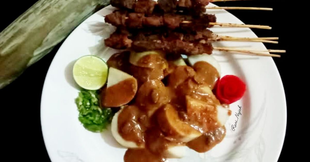 Lontong Sate Bumbu Kacang