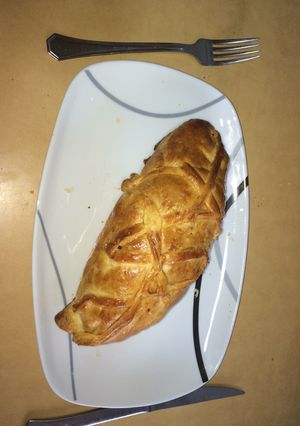 Una foto de Hojaldre relleno de cinta de lomo ibérica