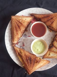 આલુ મટર સેન્ડવીચ (Aloo Matar Sandwich Recipe In Gujarati) રેસીપી મુખ્ય ફોટો