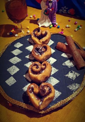 হার্ট সিনামন রোল (Heart cinnamon rolls recipe in Bengali) রেসিপির প্রধান ছবি