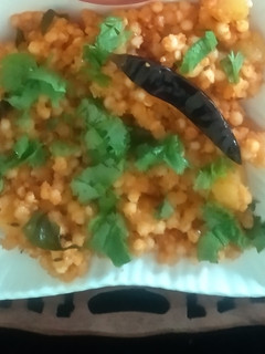 સાબુદાણાની ખીચડી(Sago khichadi recepi in Gujarati) રેસીપી મુખ્ય ફોટો