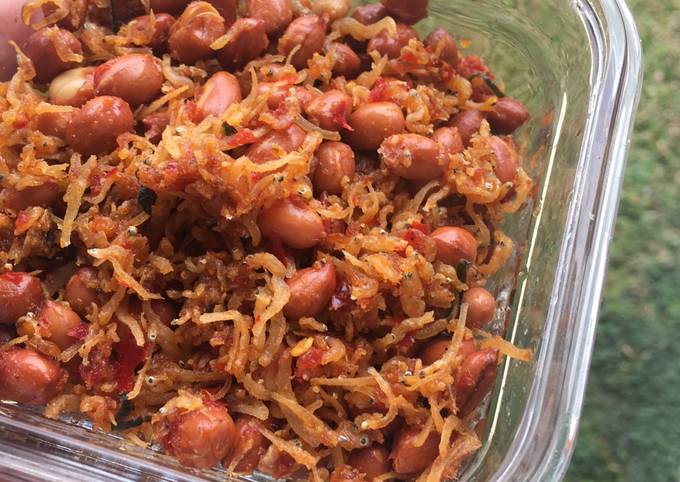 Bagaimana Menyiapkan Teri kacang pedas manis, Enak