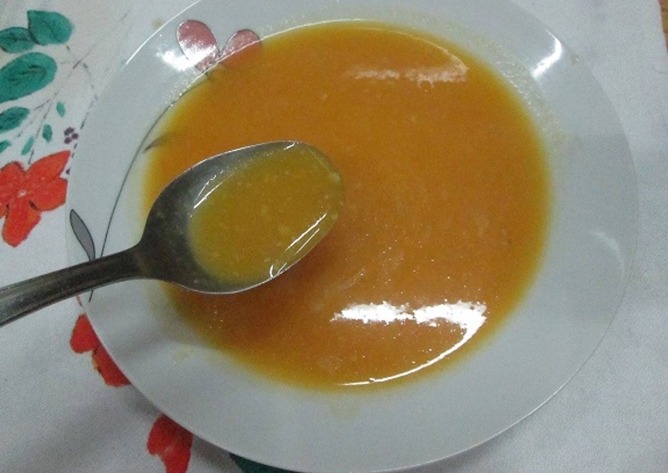 Sopa crema de zanahoria y calabaza con cacahuetes