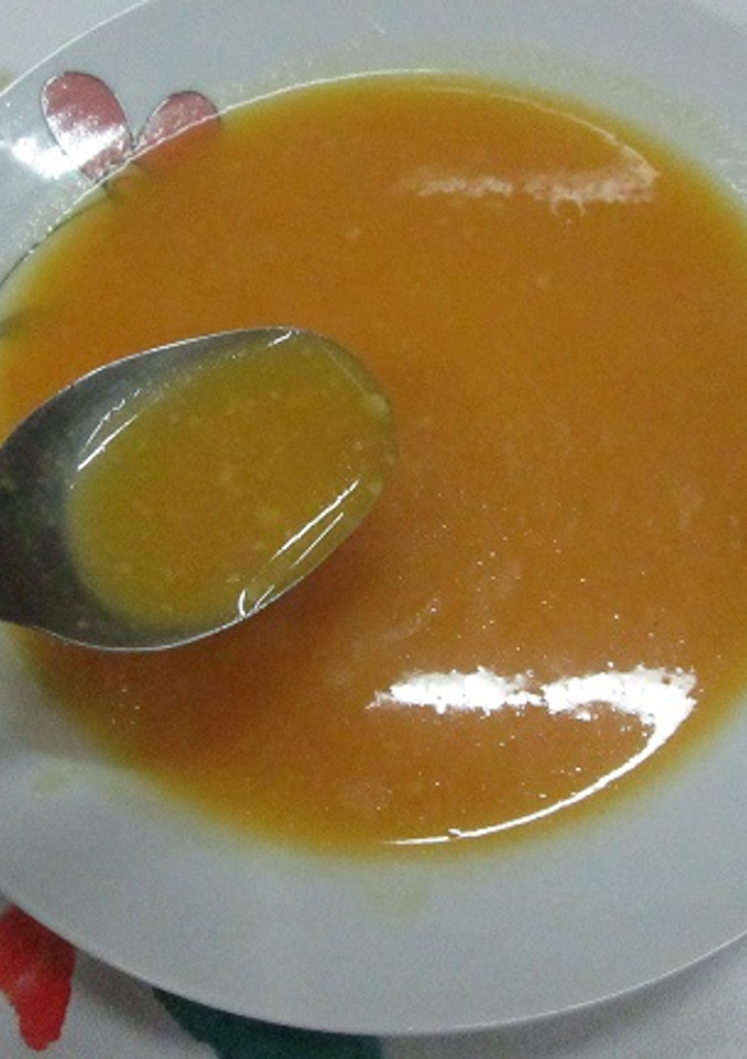 Una foto de Sopa crema de zanahoria y calabaza con cacahuetes