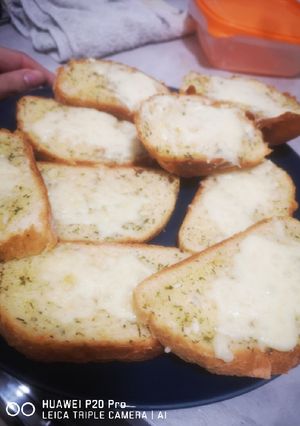 Una foto de Pan de ajo con queso