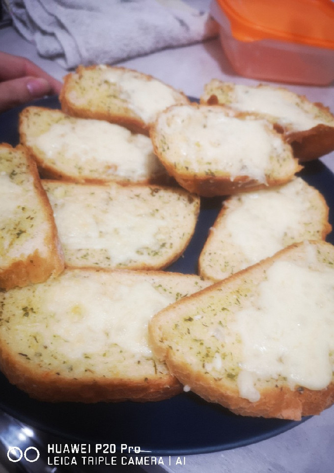 Una foto de Pan de ajo con queso