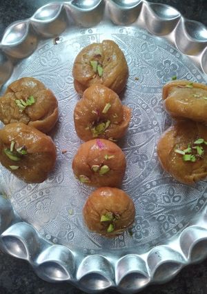 A picture of Soft melting balushahi.