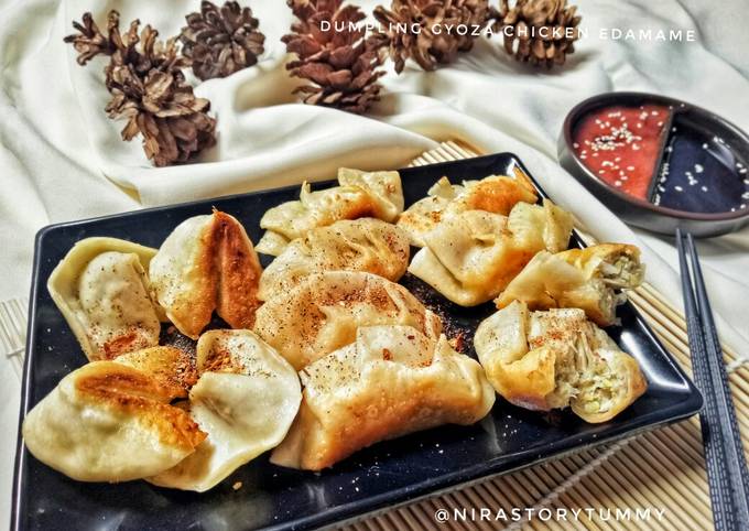 Langkah Mudah untuk Membuat Dumpling gyoza chicken edamame, Bikin Ngiler