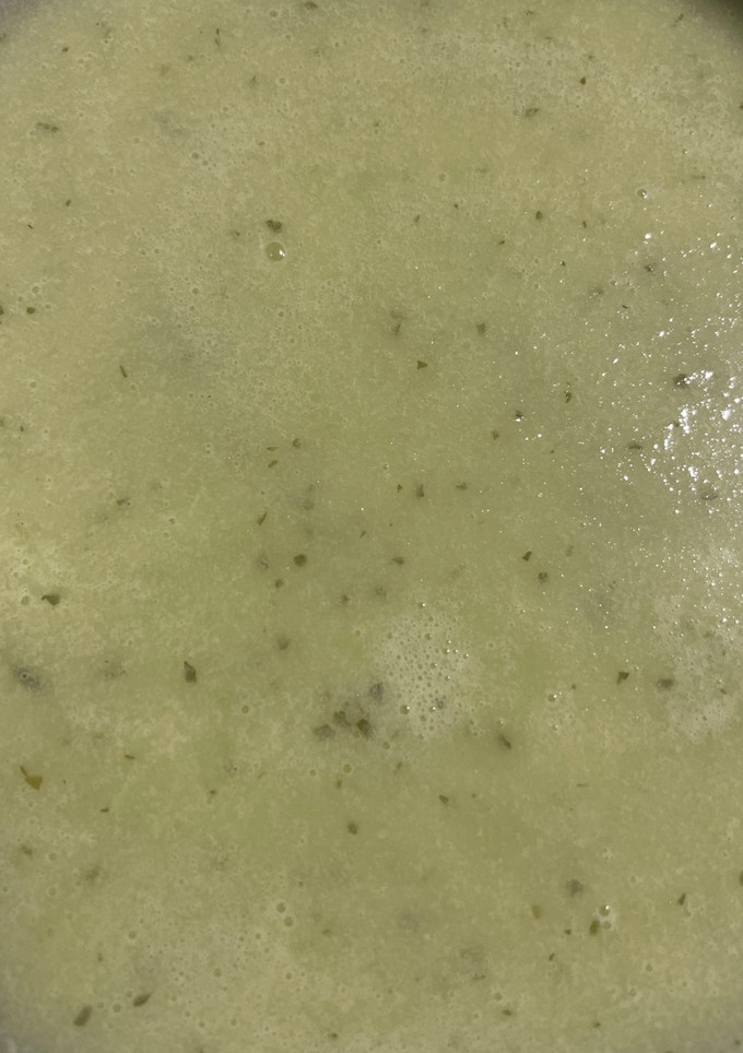 Una foto de Sopa de melón y aguacate