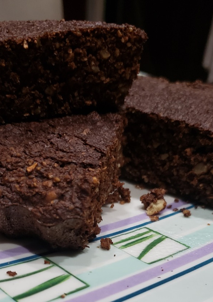 Una foto de Bizcochuelo de café y chocolate al cognac con frutos secos low carb