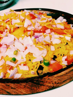 कांदा पोहा (kanda poha recipe in Hindi) रेसिपी मुख्य फोटो