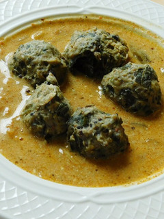 முடக்கத்தான் கீரை உருண்டை குழம்பு (Mudakkathaan keerai urundai kulambu recipe in tamil) செய்முறை முக்கிய புகைப்படம்