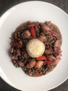 Una foto de Chipirones con verduritas
